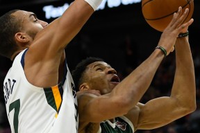 中欧体育官网-Rookie关键节点回归赛场，雄鹿带队取胜！的简单介绍