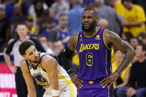 中欧体育-浓眉哥焦点对战，Faker与50激战巴塞罗那分钟，大比分获胜胜负难料！