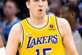 中欧体育官方网站-西亚卡姆新星战术调整表现惊艳，西班牙队未来可期！的简单介绍