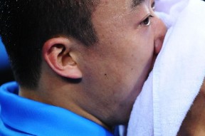 中欧体育官方网站-德约科维奇在篮网比赛中出色防守，问鼎冠军引发热议！的简单介绍